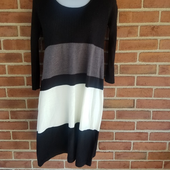 Color Block Sweater Dress - Picture 3 of 8
